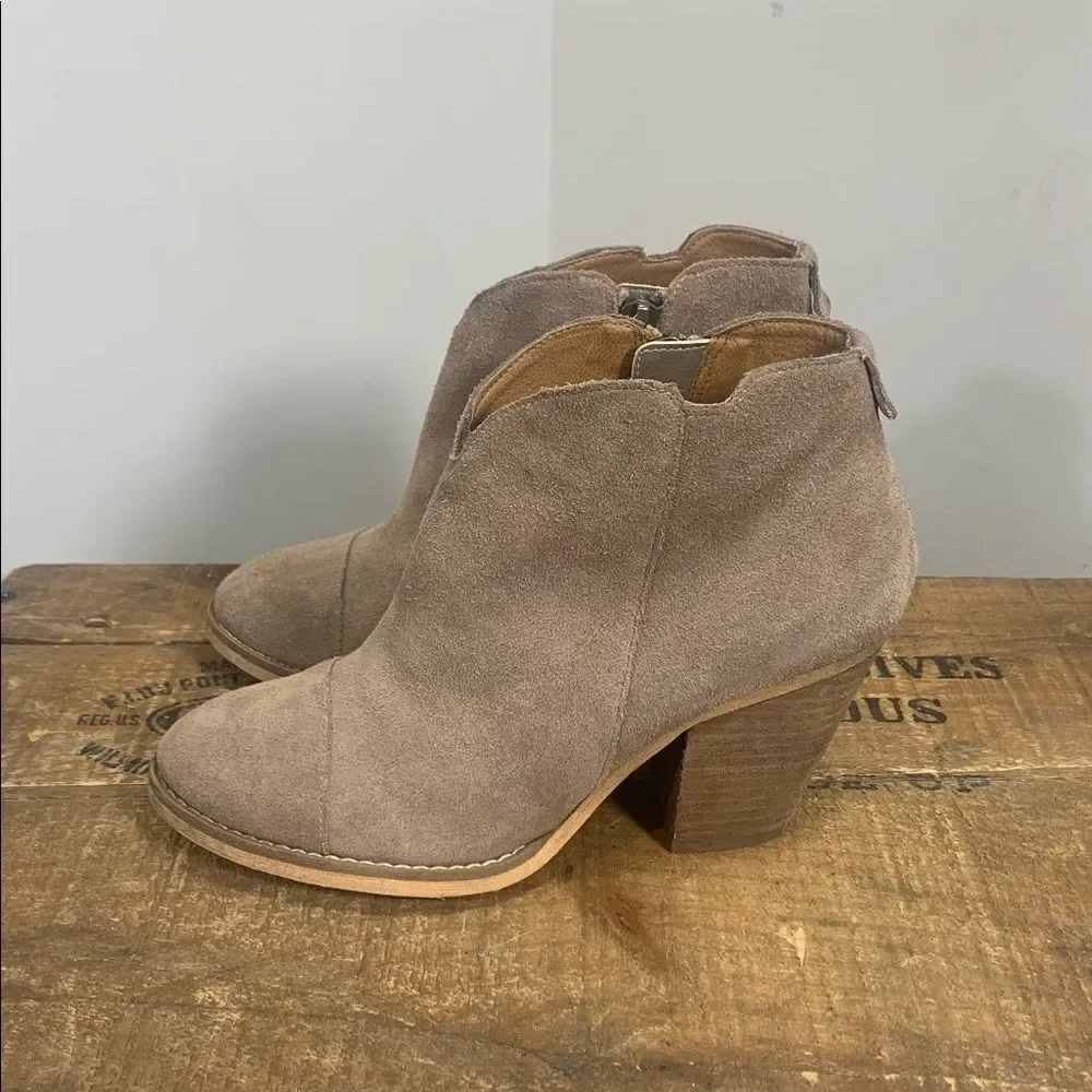 Susina Women’s Size 4 Blakely Tan Suede‎ Ankle Boots / Booties